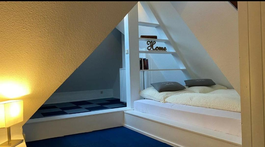 *To Hus* Wohnung Am Rande Von Jever Exterior photo
